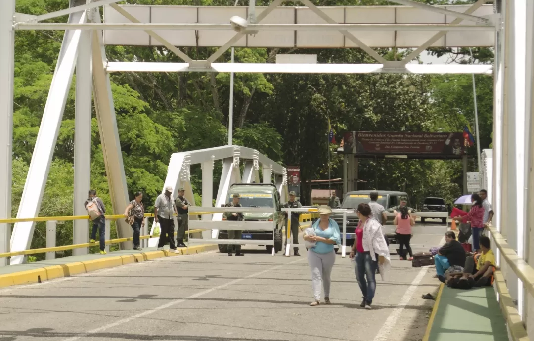 Puente Internacional Arauca, frontera cerrada por orden del gobierno de Venezuela, desde la noche del martes 15 de septiembre.